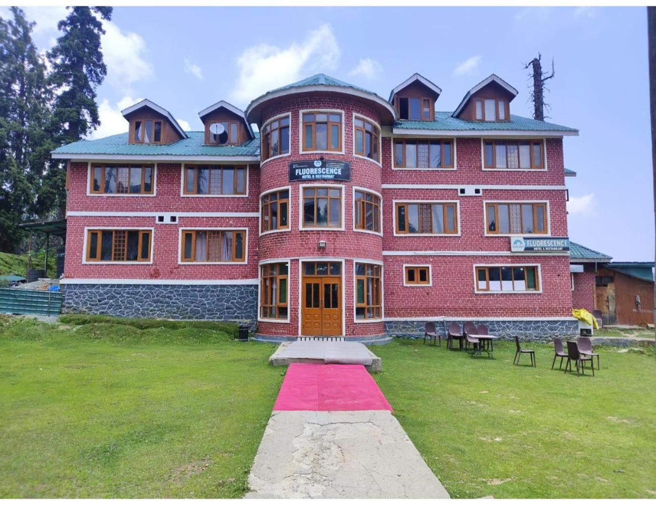 Fluorescence Hotel And Restaurant, Gulmarg Exterior photo